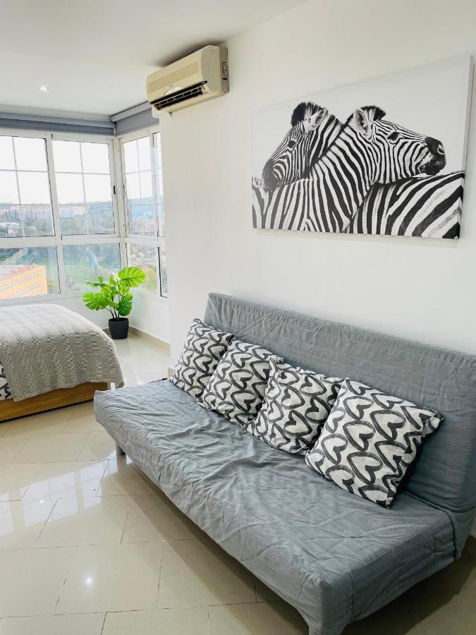 Apartamento La Torre 1337 Precioso, Moderno Y Con Piscina Torremolinos Luaran gambar